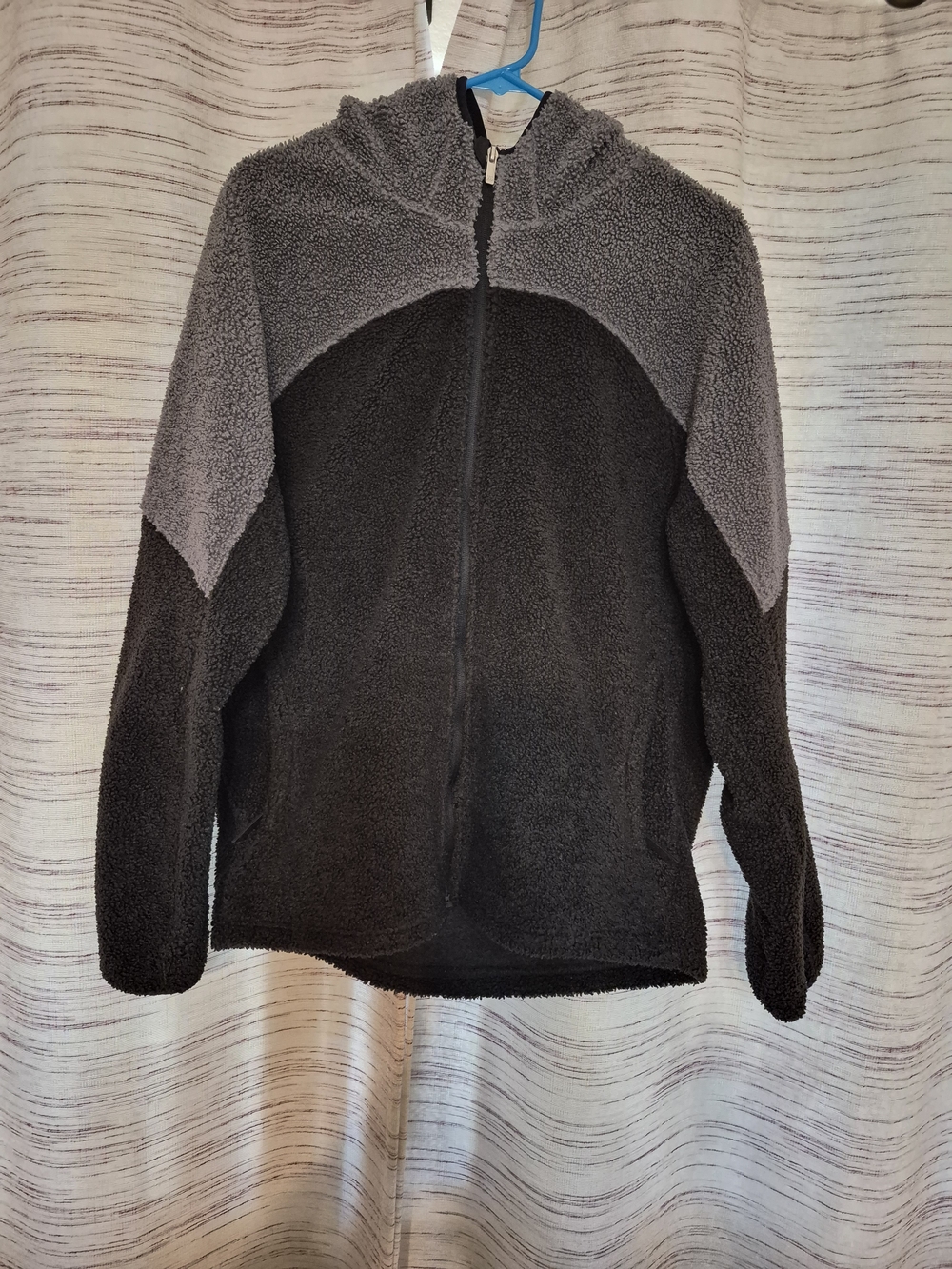 all in motion Two-Tone Sherpa Zip Jacket in Black and Gray Hoodie Jacket Size L
